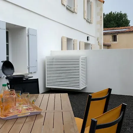 Le Commodore Maison Avec Piscine/parking/wifi/plages 5kms