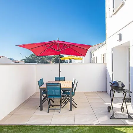 Le Commodore Maison Avec Piscine/parking/wifi/plages 5kms Holiday home