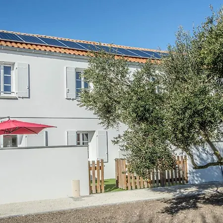 Le Commodore Maison Avec Piscine/parking/wifi/plages 5kms Holiday home Les Mathes
