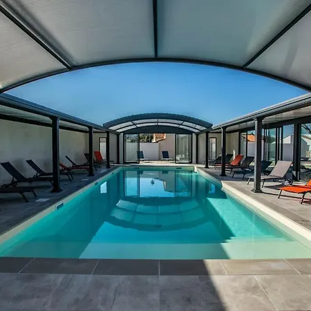 Le Commodore Maison Avec Piscine/parking/wifi/plages 5kms レ・マトゥ